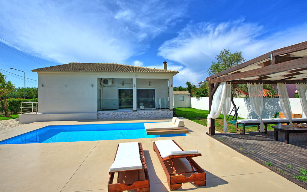 Beach Villa Christina: Piscina