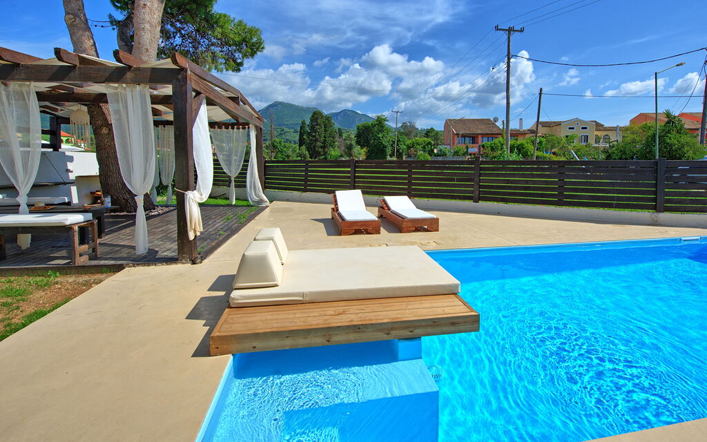 Beach Villa Christina: Estate, Piscina