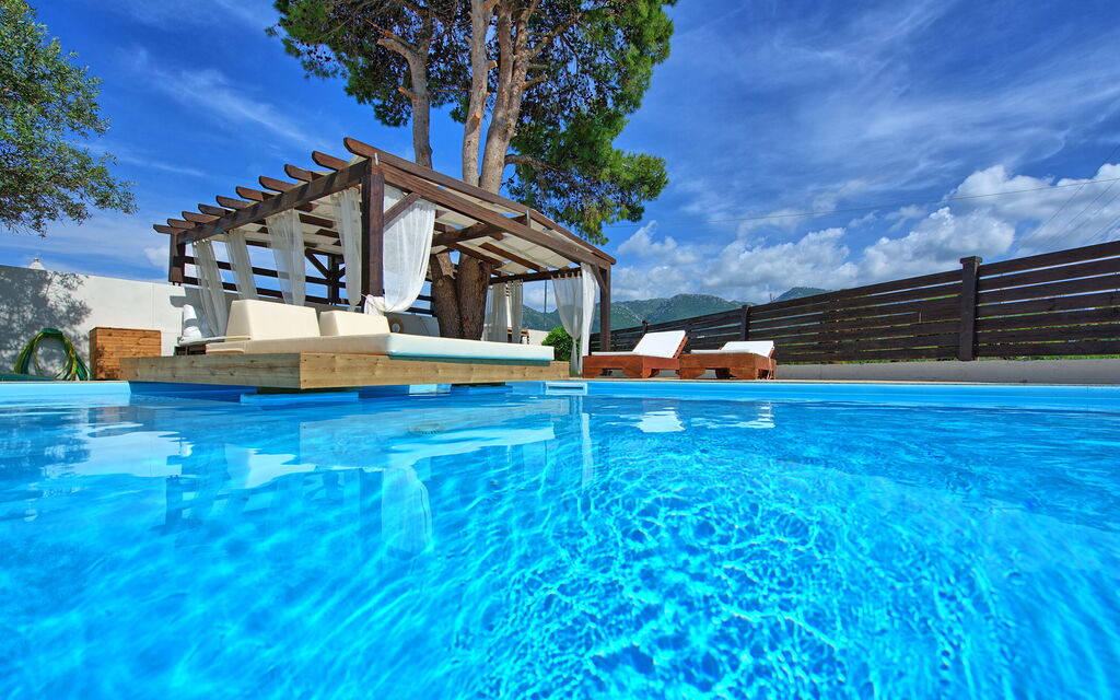 Beach Villa Christina: Estate, Piscina