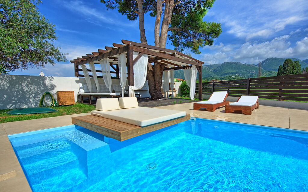Beach Villa Christina: Piscina