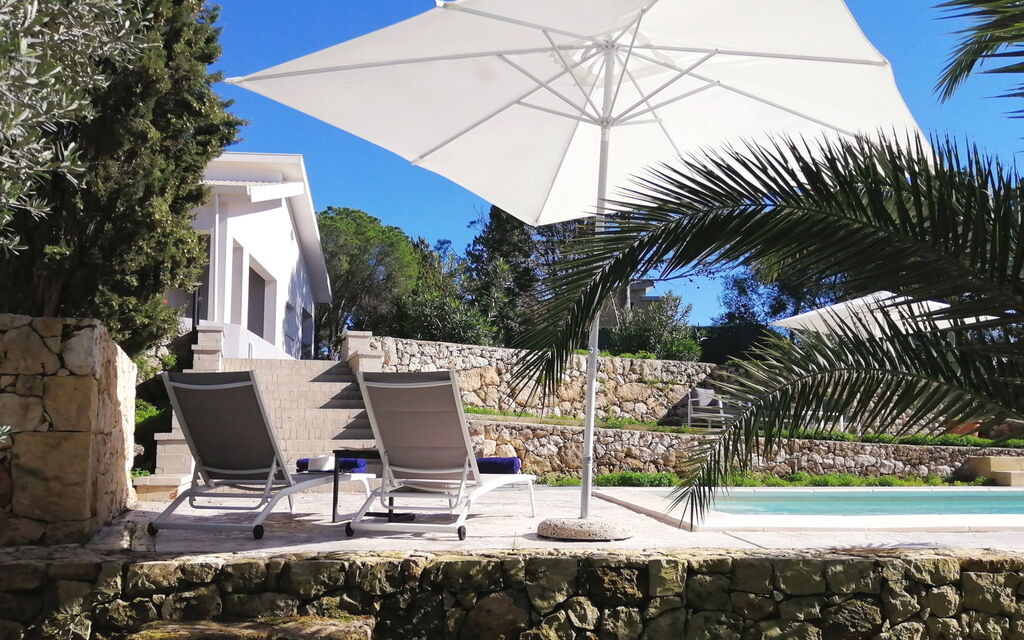 Nerodavola: Building Exterior