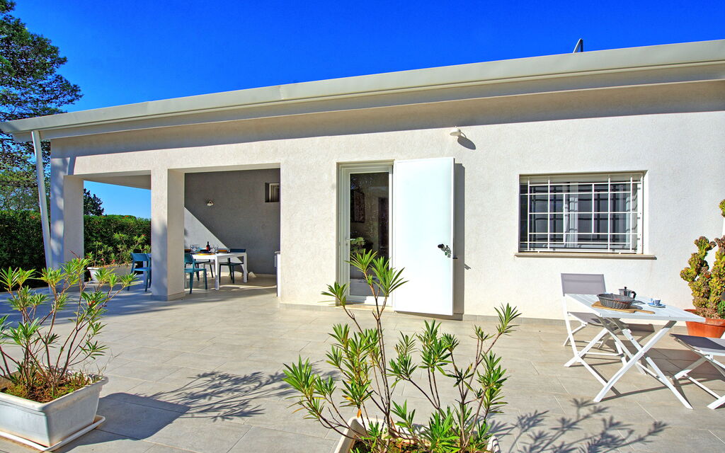 Nerodavola: Building Exterior, Summer