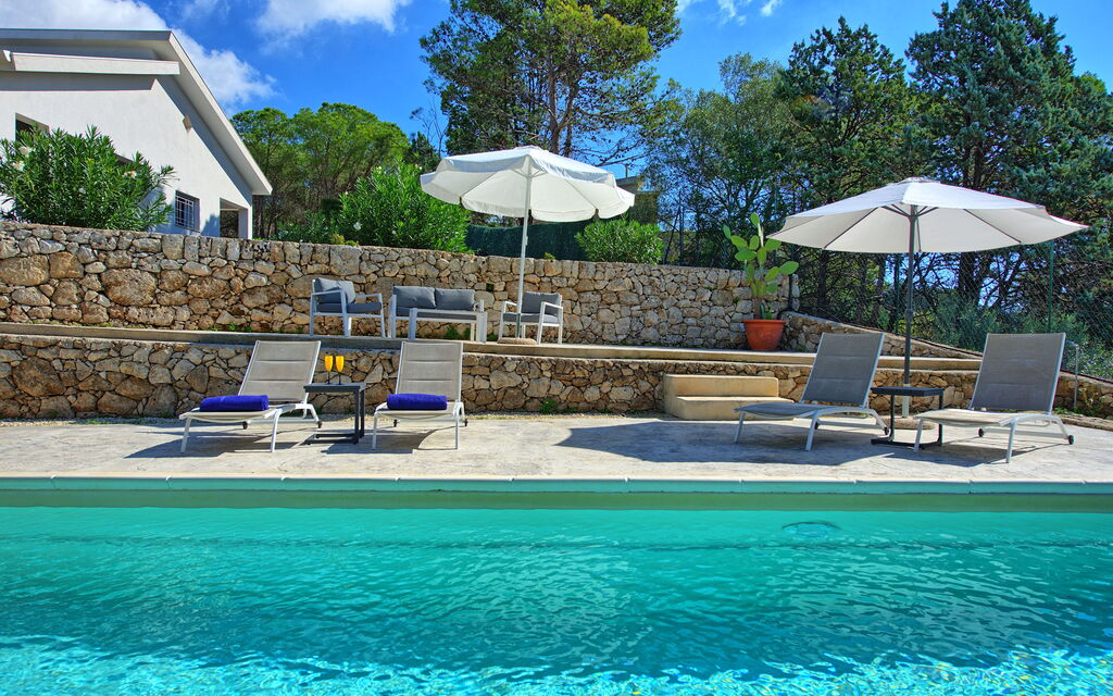 Nerodavola: Pool, Summer