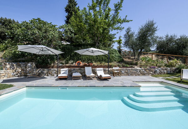 San Guido: Draussen, Schwimmbad