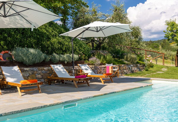 San Guido: Draussen, Schwimmbad