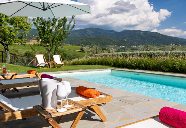 San Guido: Draussen, Schwimmbad