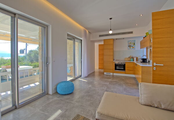 Villa Bluewhite: Cuisine, Salon