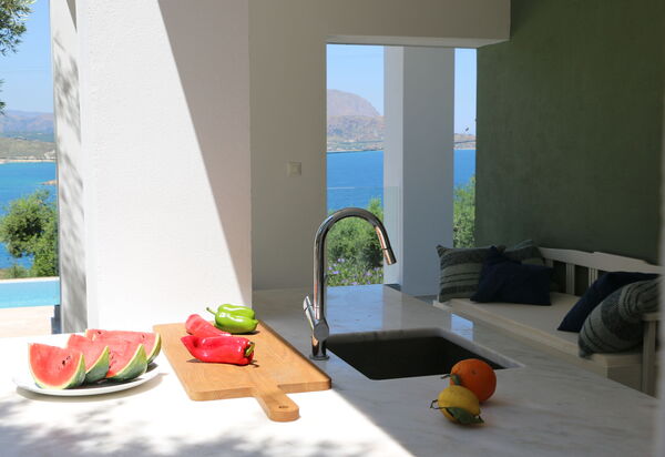 Villa Bluewhite: Balcon / Terrasse / Patio, Cuisine, Extérieur