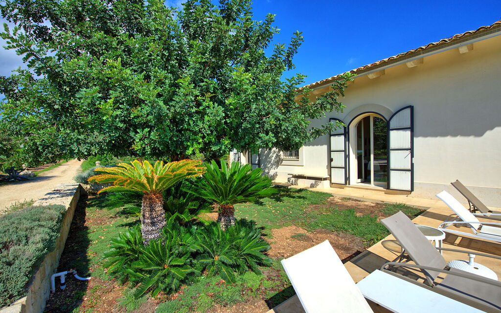 Tenuta Olearum: Garden, Outdoor, Summer