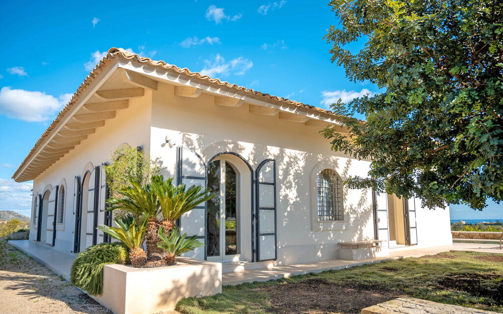 Tenuta Olearum: Building Exterior, Garden