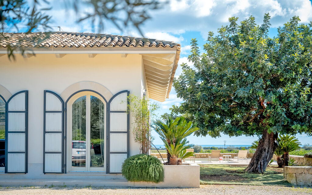 Tenuta Olearum: Building Exterior, Garden