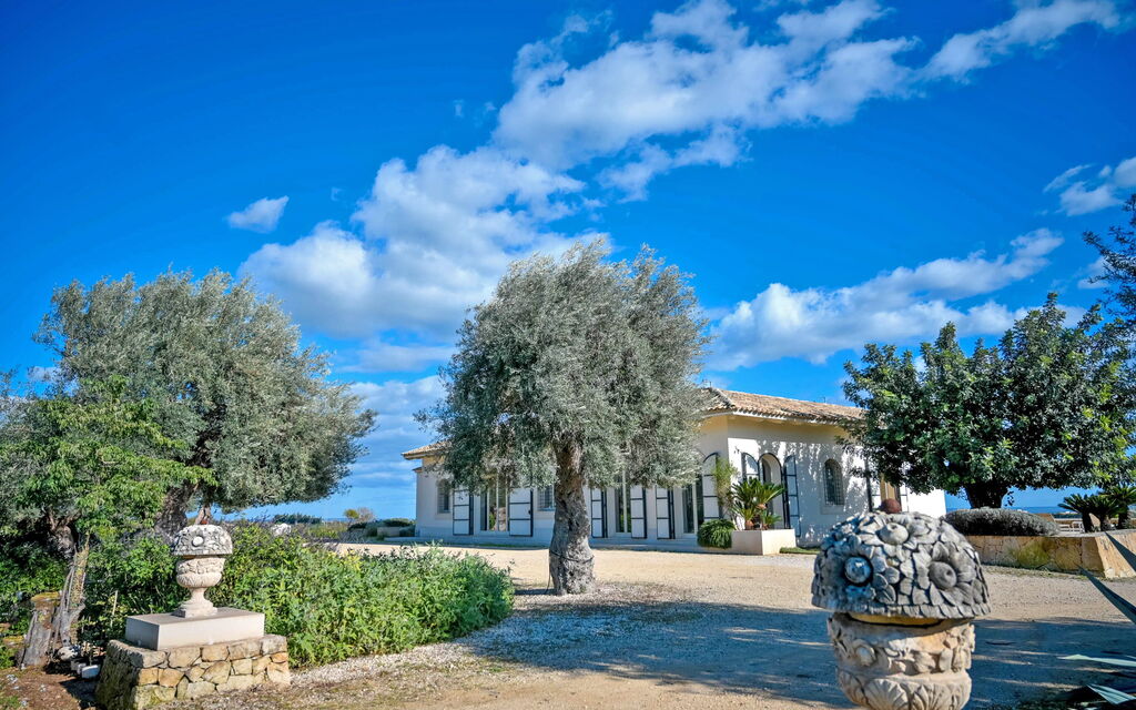 Tenuta Olearum: Garden, Summer