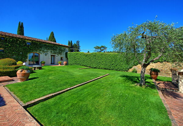 Villa Paneretta: Building Exterior, Garden, Summer