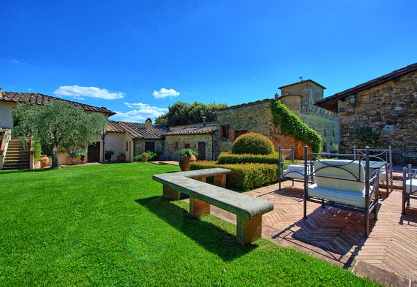 Villa Paneretta: Building Exterior, Garden, Summer