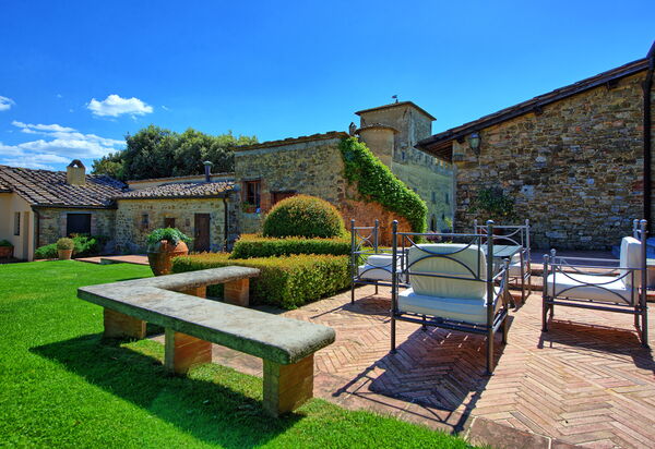 Villa Paneretta: Building Exterior, Garden, Summer