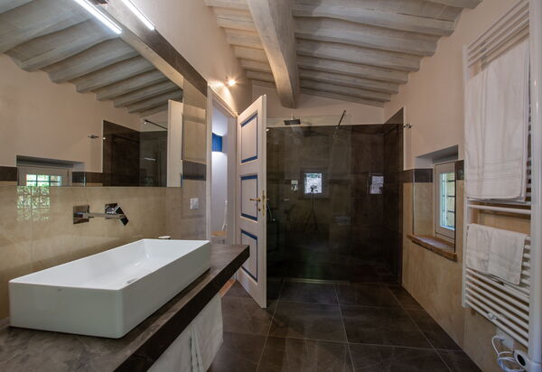 Villa Lucarella: Bathroom