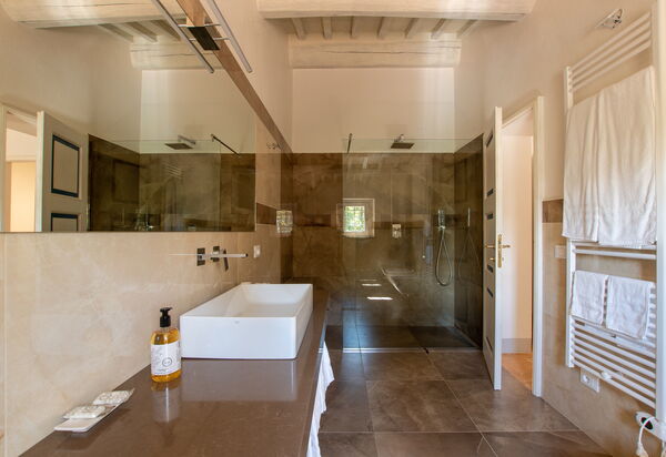 Villa Lucarella: Bathroom