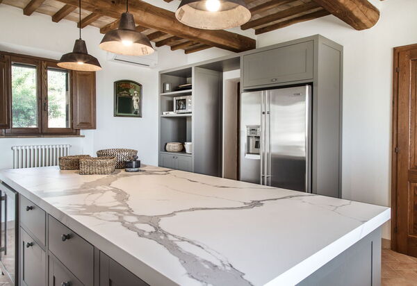 Villa Chiugi: Küche