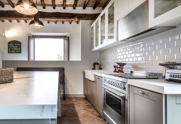 Villa Chiugi: Küche