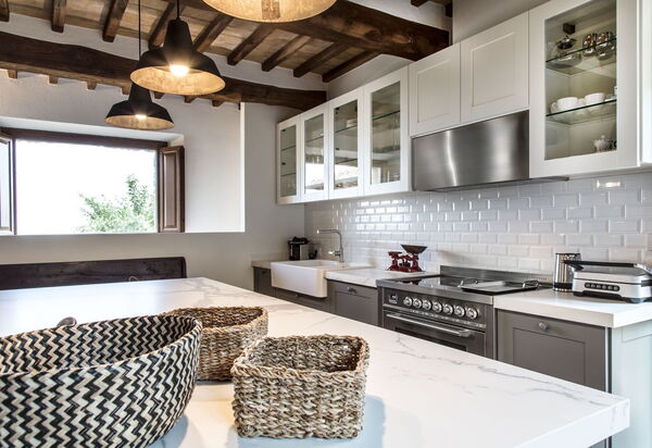 Villa Chiugi: Küche