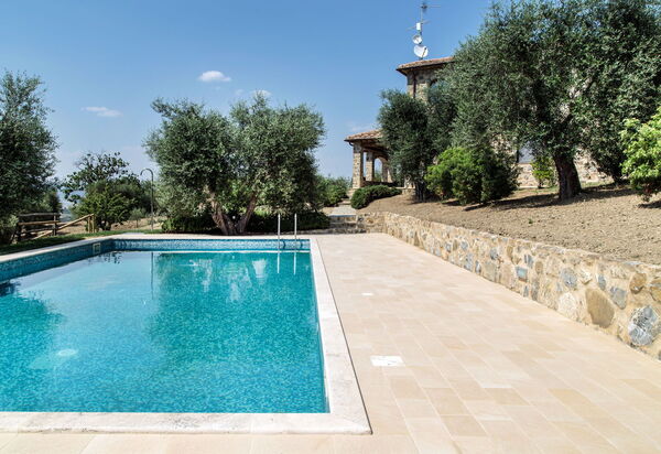 Villa Chiugi: Schwimmbad