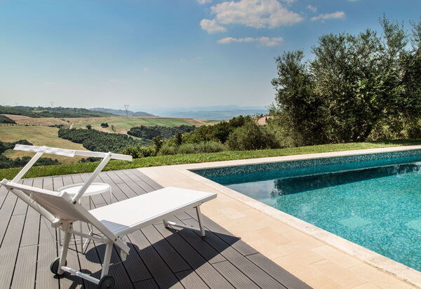 Villa Chiugi: Ansichten, Schwimmbad