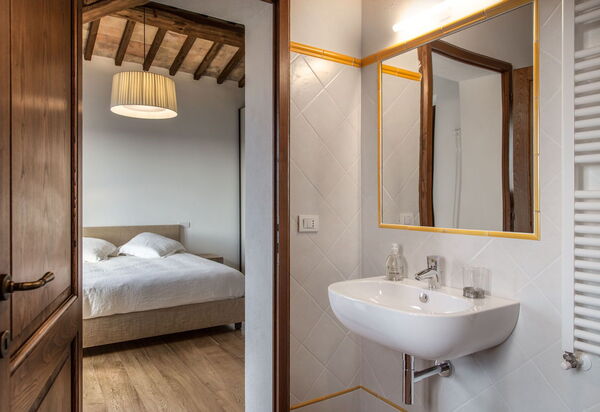 Villa Chiugi: Bad, Schlafzimmer