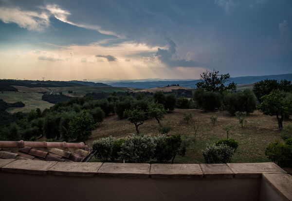 Villa Chiugi: Ansichten, Balkon / Terrasse / Patio, Draussen
