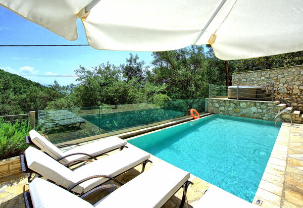 Villa Yaisemi: Schwimmbad