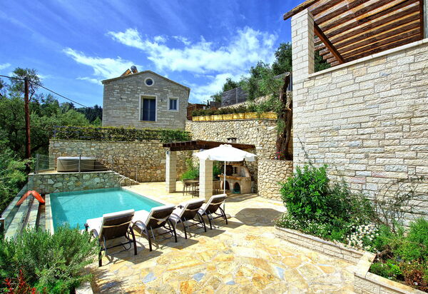 Villa Yaisemi: Schwimmbad