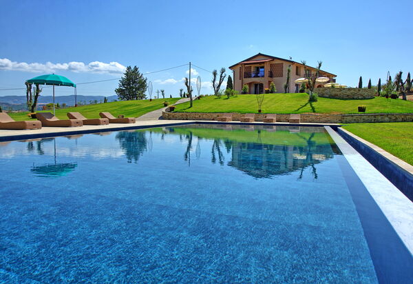 Villa Campana: Outdoor, Pool