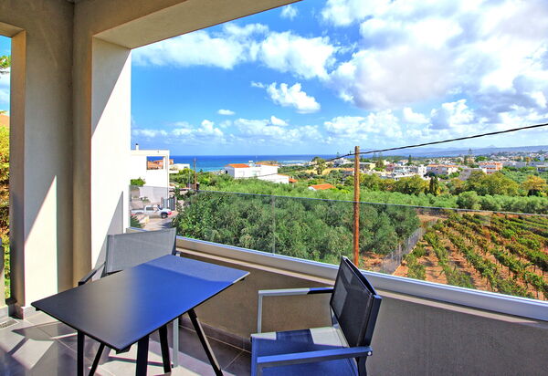 Villa Popi: Взгляды, Открытый