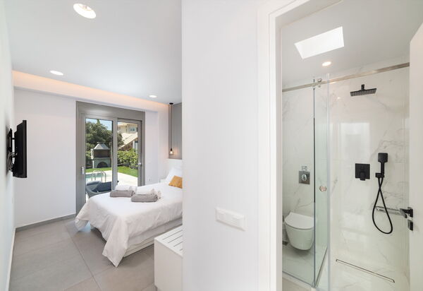 Villa Ampela: chambre à coucher, Salle de bain