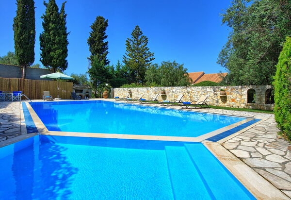 Votana House: Schwimmbad