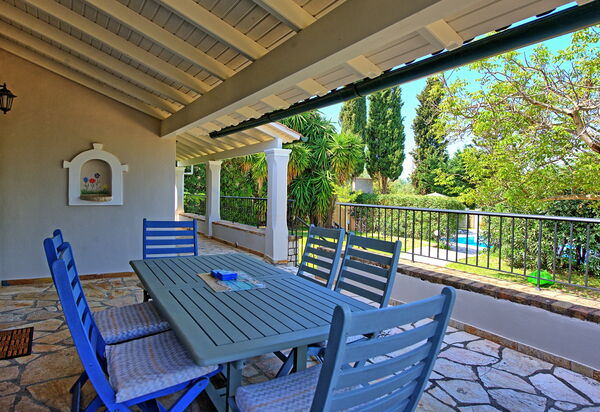 Votana House: Draussen