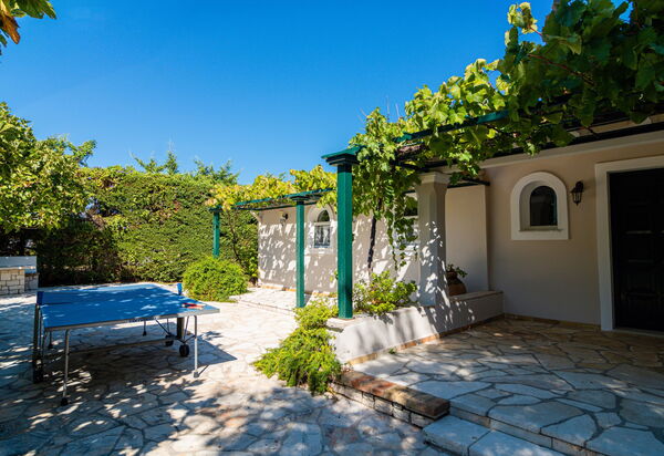 Votana House: Außen, Balkon / Terrasse / Patio, Draussen, Garten