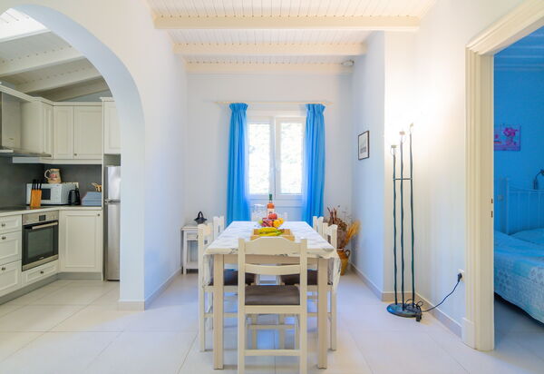 Votana House: Esszimmer, Küche