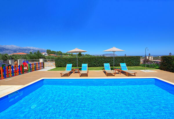 Villa Despanto: бассейн, Взгляды