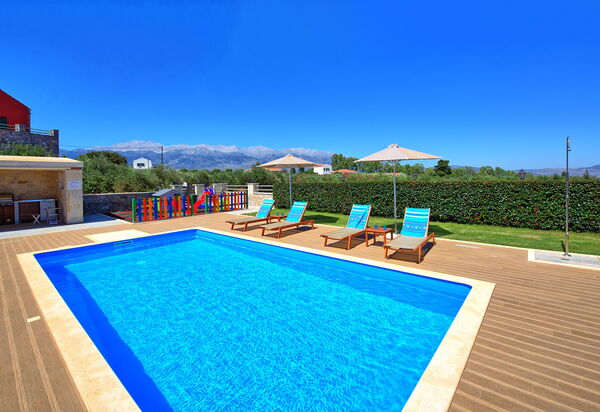 Villa Despanto: бассейн, Взгляды