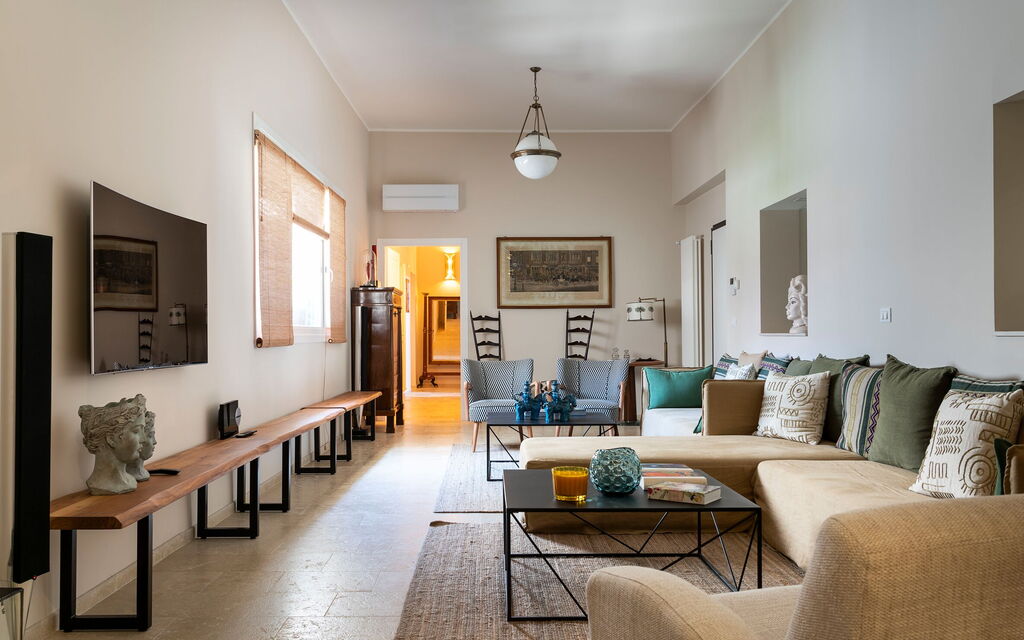 Aurispa: Living Room