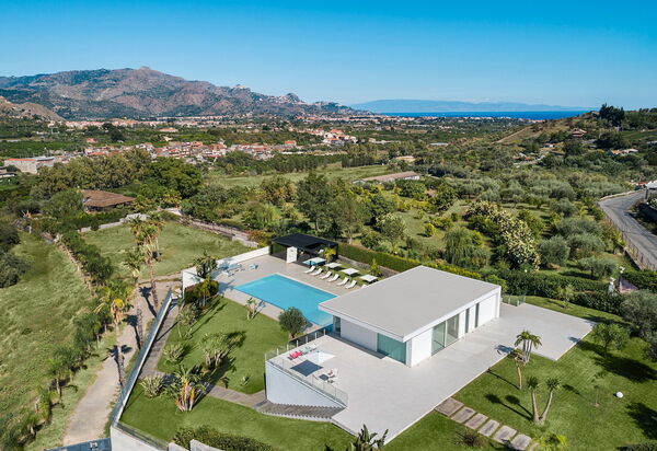 Villa Greta: Взгляды