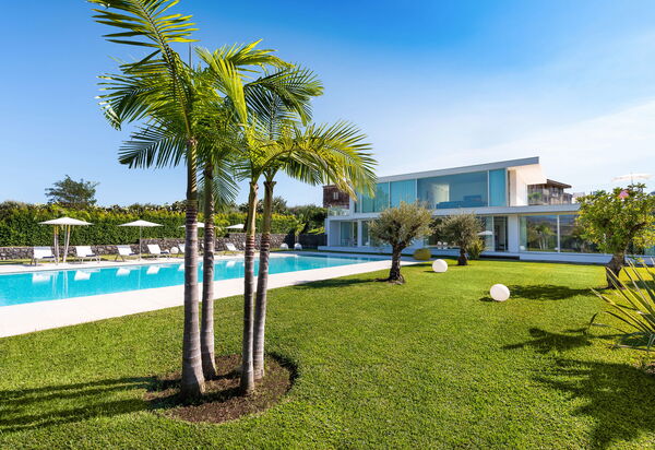 Villa Greta: бассейн, Сад