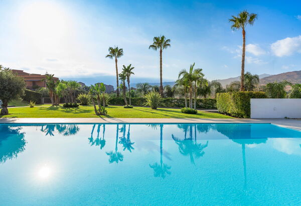 Villa Greta: бассейн, Взгляды, Сад