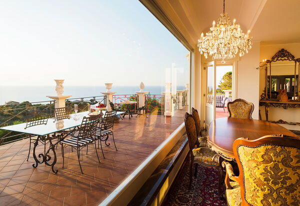 Villa Estella: Balkong / terrass / uteplats, Utomhus