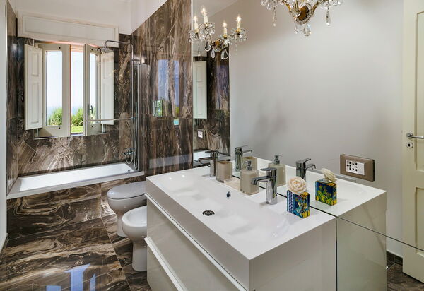 Villa Estella: Badrum