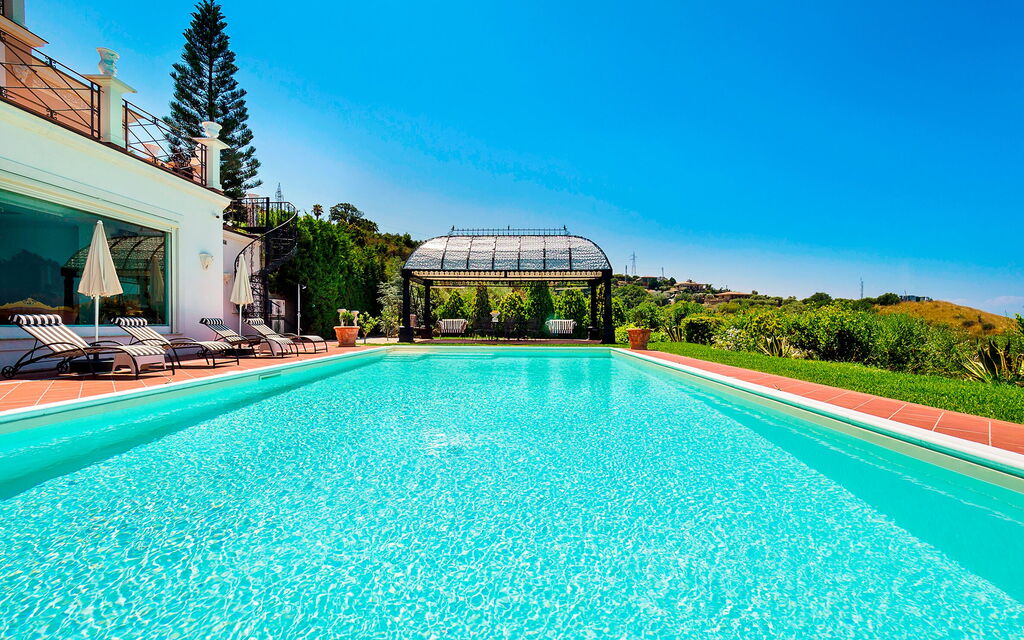 Villa Estella: all'aperto, Piscina