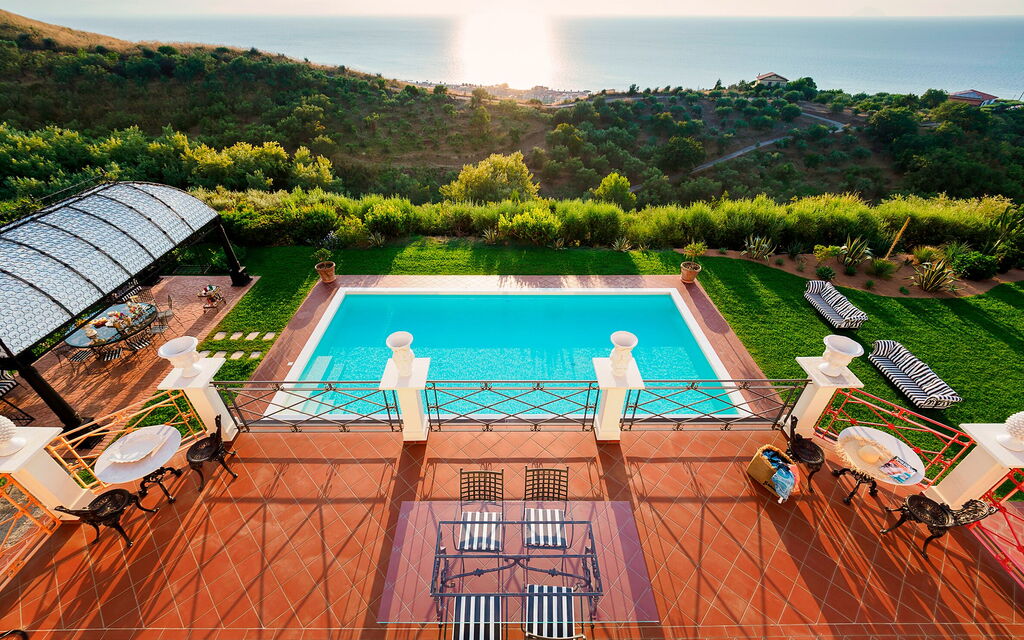 Villa Estella: Balcone / Terrazza / Patio, Piscina