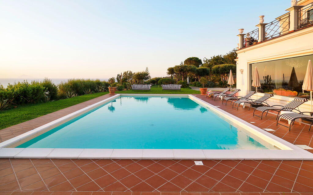 Villa Estella: all'aperto, Piscina