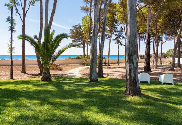 Marinella Punta Milocca: Buitenshuis, Tuin