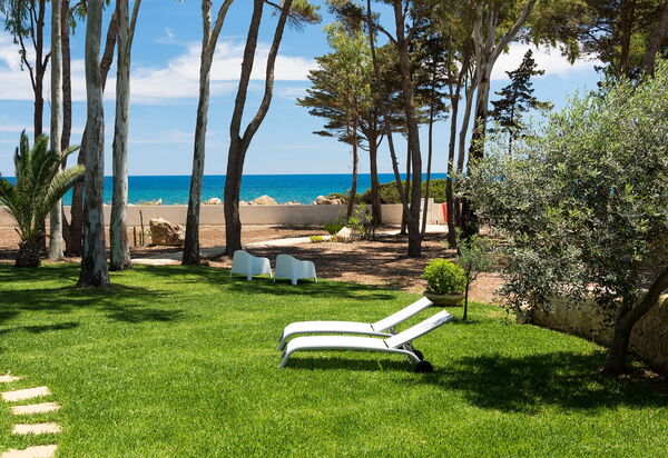 Marinella Punta Milocca: Buitenshuis, Tuin